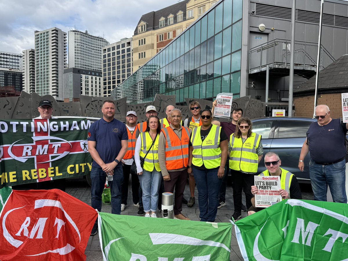 Standing in solidarity ✊ with our Cross Country brothers and sisters at Birmingham New Street. Their fight is our fight! 🚩 <a href="/RMTunion/">RMT</a> #Solidarity