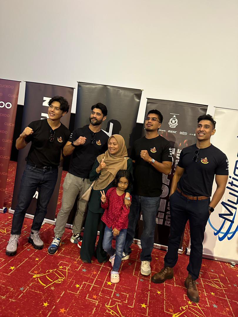 GSCinemas's tweet image. Terima kasih utk korang yang dah beli tiket!! 🔥Kita jumpa abang-abang sado di Roadshow #LEGASI: #BOMBA THE MOVIE di lokasi berikut esok:

GSC MYTOWN (Showtime 2.00pm)
GSC PARADIGM (Showtime 3.45pm)
GSC KL EAST (Showtime 6pm)

🚨 Inilah peluang korang nak jumpa abang-abang bomba…