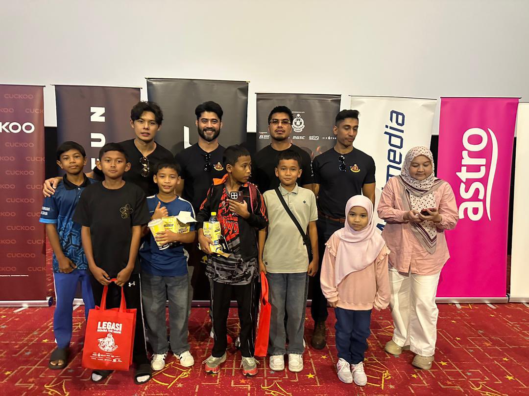 GSCinemas's tweet image. Terima kasih utk korang yang dah beli tiket!! 🔥Kita jumpa abang-abang sado di Roadshow #LEGASI: #BOMBA THE MOVIE di lokasi berikut esok:

GSC MYTOWN (Showtime 2.00pm)
GSC PARADIGM (Showtime 3.45pm)
GSC KL EAST (Showtime 6pm)

🚨 Inilah peluang korang nak jumpa abang-abang bomba…