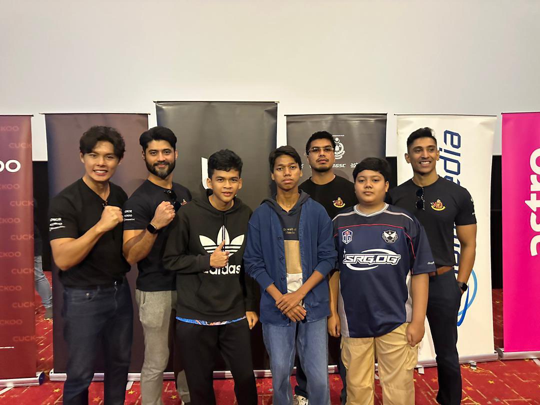 GSCinemas's tweet image. Terima kasih utk korang yang dah beli tiket!! 🔥Kita jumpa abang-abang sado di Roadshow #LEGASI: #BOMBA THE MOVIE di lokasi berikut esok:

GSC MYTOWN (Showtime 2.00pm)
GSC PARADIGM (Showtime 3.45pm)
GSC KL EAST (Showtime 6pm)

🚨 Inilah peluang korang nak jumpa abang-abang bomba…