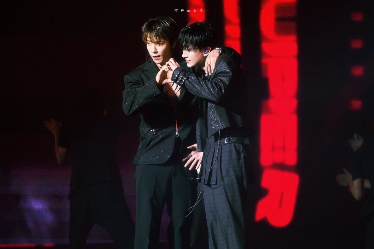 25.08.23 SuperShow10 Seoul D-2
❤️🖤

#은혁 #EUNHYUK #이혁재 #ウニョク #李赫宰
#동해 #DONGHAE #ドンへ  #李东海  
#SuperjuniorDnE #슈퍼주니어DnE
#Superjunior #SUPERSHOW10