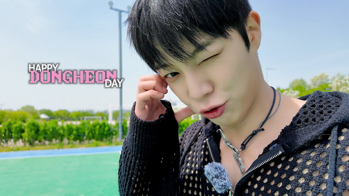 the_verivery's tweet photo. [V-LOG] 동헌이의 게임하고, 사진 찍고, 피자 먹고.. MZ(?)한 하루 😎✌️
 
👉 https://t.co/q58WoiLWVg 

#베리베리 #VERIVERY #VRVR #HAPPYDONGHEONDAY #큐티섹시허니야_생일축하해 #오늘_동헌이_생일이라고_했지했지 https://t.co/EO7AMRwGVv