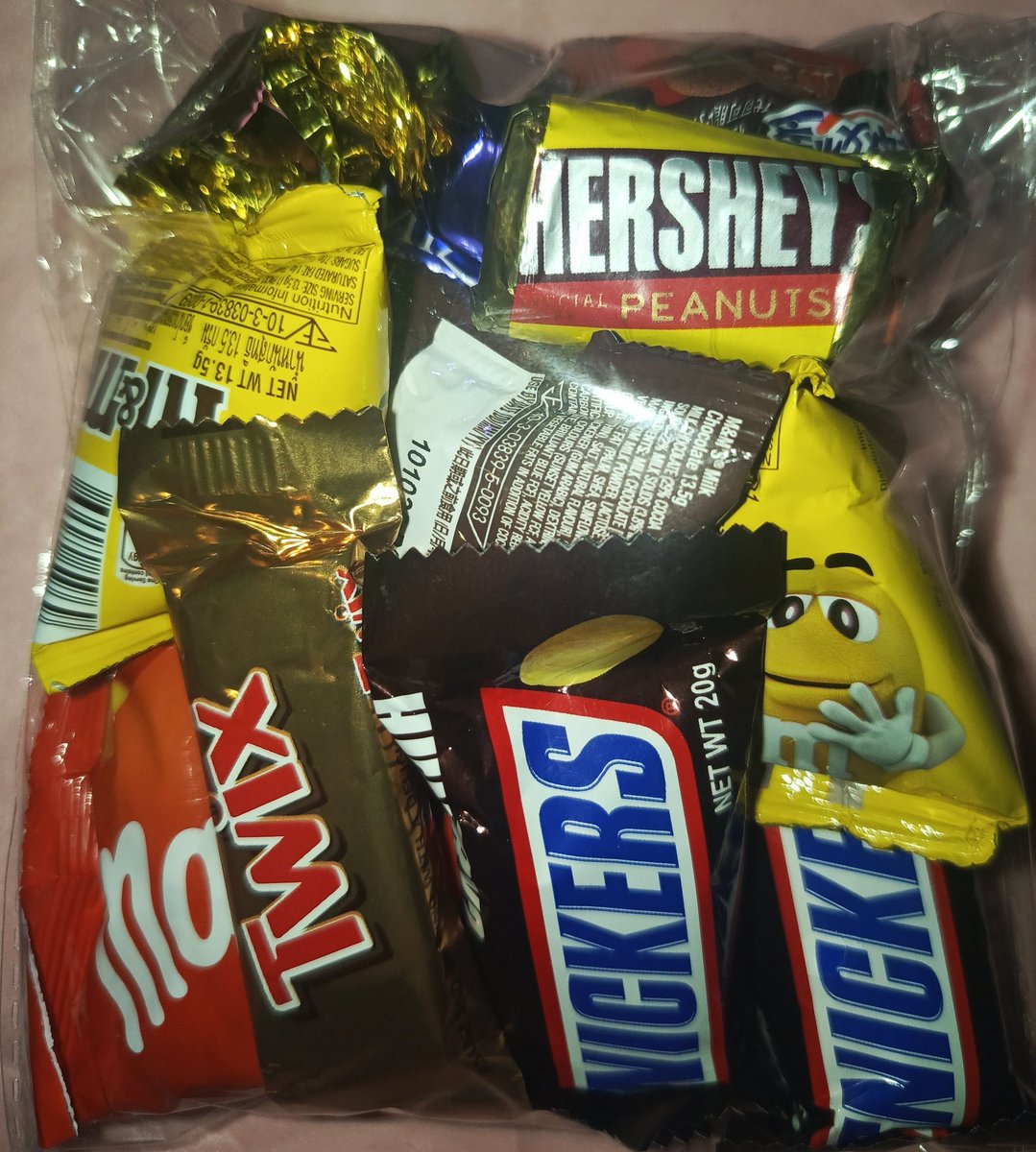 beanbeannie25's tweet image. wts / lfb

pls help rt po

FOR SALE!

mixed funsize chocolate bundle + mini chocos - 90php + sf
- 85php if will order 2-4 bundles
- 80php if will order 5 and up bundles

++freebies

#BeanSells

DM if interested :))

🏷️ chocolate funsize

see pics for reference 👇