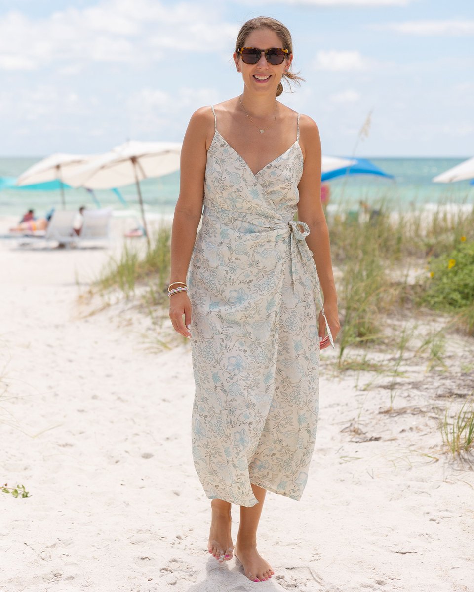 reistorlife's tweet photo. “Brunch to beach, one dress.
Blue florals, strappy wrap, effortless vibes.
Find it here: https://t.co/afJ9szx8xH”

#ResortWear #SummerStyle #EcoChic #MaxiDress https://t.co/NGVopxAnQA