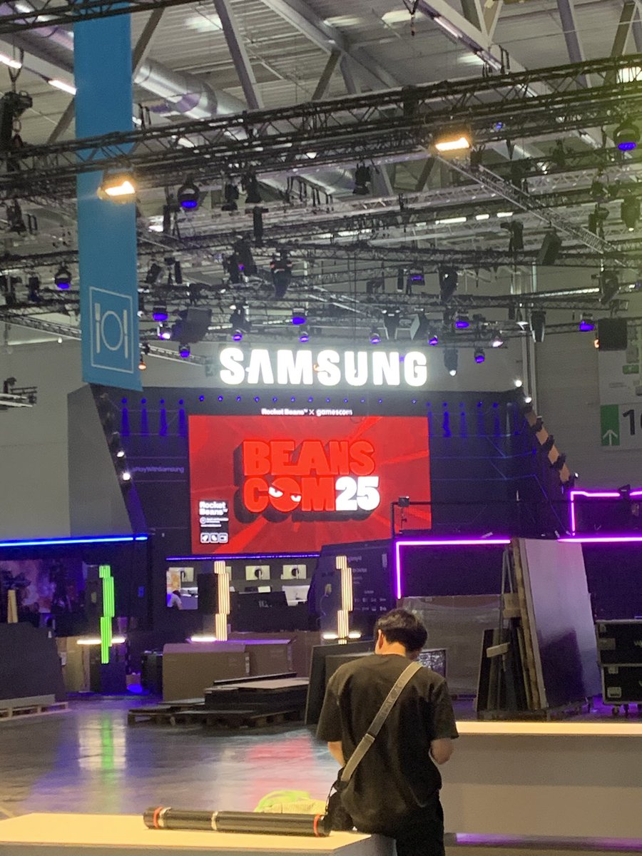 dianakplace's tweet image. Yes I did go to gamescom, please enjoy a photo dump of the few, highly relevant pics I took