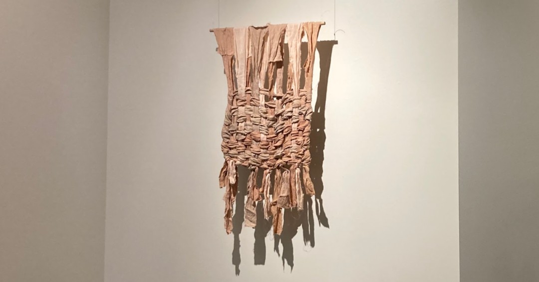 Fortpointarts's tweet image. You can reflect on our connection to the planet at The Gallery at Atlantic Wharf until September 27!

Sunday-Saturday, 7am-10pm, you can visit the &apos;Larger Than Life&apos; exhibit from curator/artist Miriam Bucheli.

#FortPointArtsCommunity #FPAC #BostonArt #BostonExhibit