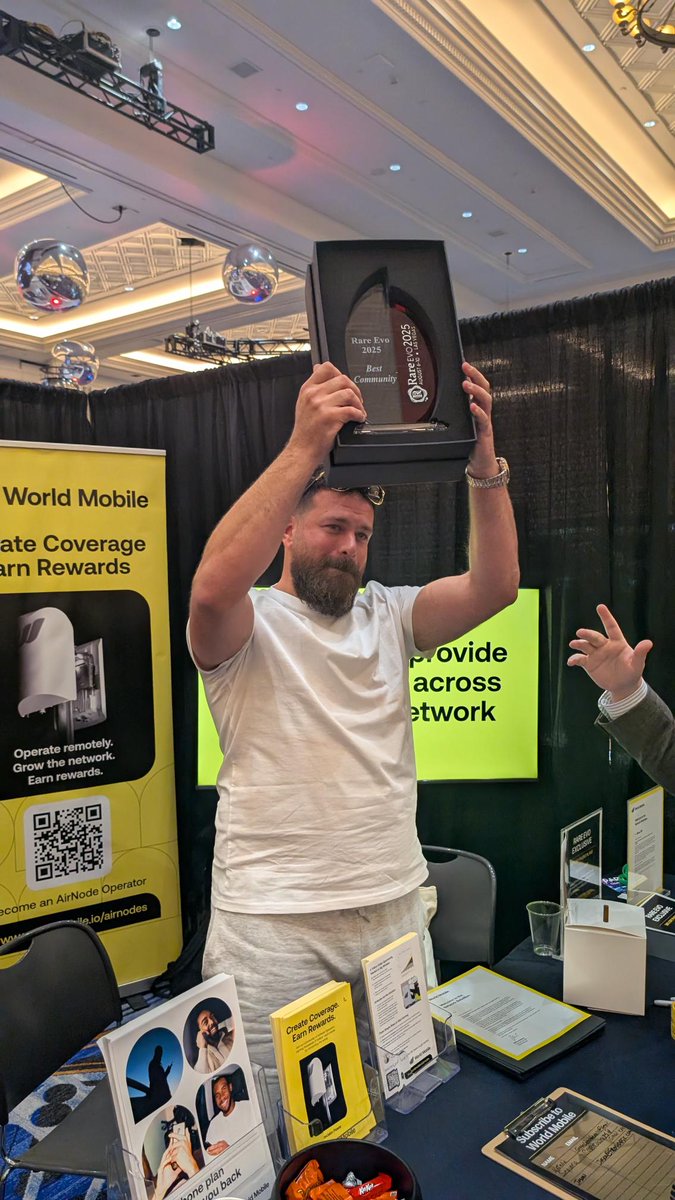 WorldMobileTeam's tweet photo. π βWhen you bring this community together, you see what makes us unstoppable.β @MrTelecoms , CEO of World Mobile.
At the start of August, we joined #RareEvo25 in Las Vegas.
The result? World Mobile won the Best Community Award.
But this win goes far beyond a trophy. It reflects the people behind the mission:
π‘ AirNode operators extending coverage.
π Network Founders being onboarded.
π EarthNode operators securing the chain.
π Mobilers showing up, online and in person.
Discover how Rare Evo 2025 proved that the strongest infrastructure is community:
π https://t.co/sVONUqs4H3