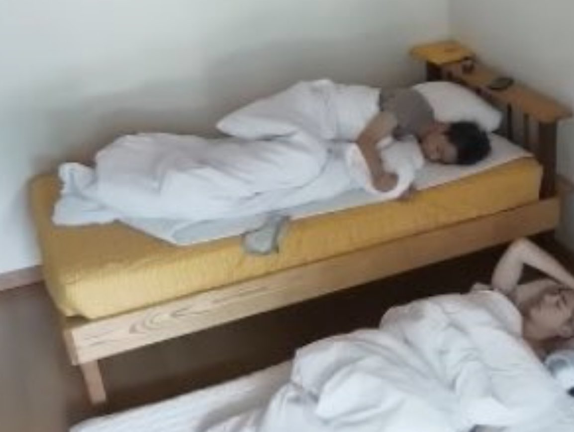 so why is Sunghoon hitting that wolf emote in his sleep lmao