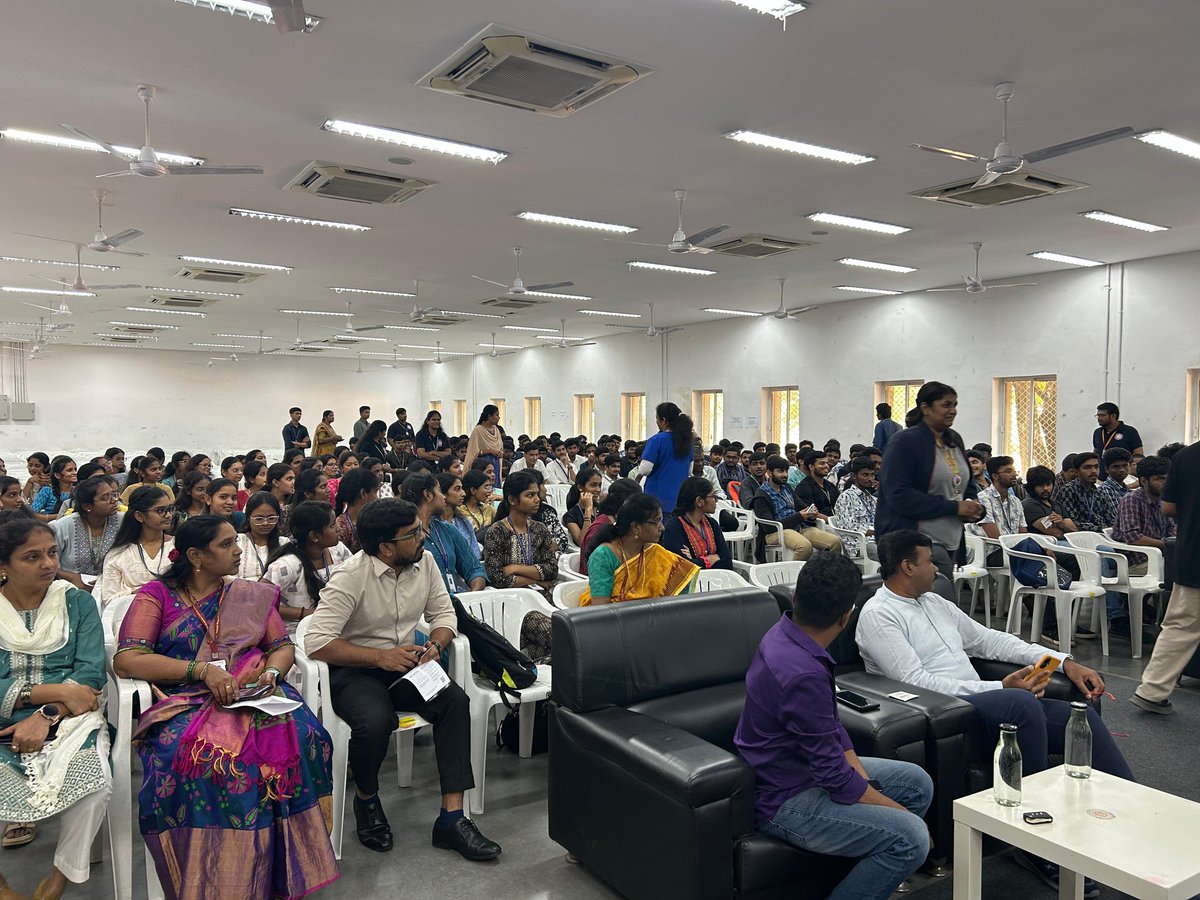 SuchitraAcad's tweet image. Project Pulse Success! 🙌 CPR training sessions by Star Hospitals at Gokaraju Rangaraju Engg College. Shaping a safer tomorrow, together! ❤️#ProjectPulse #CPRTraining #SuchitraAcademy #StarHospitals #CommunityFirst