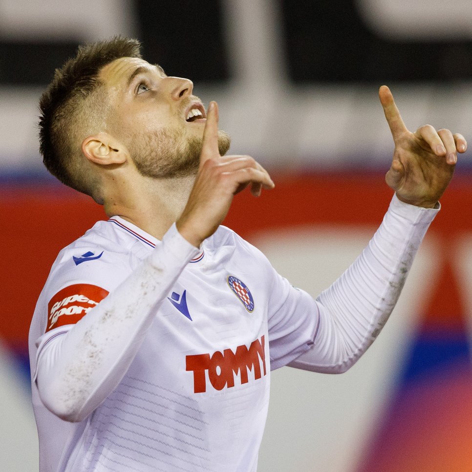 Prema pisanju <a href="/MarkoSilov/">Marko Silov</a> , Mihael Žaper je pred odlaskom na posudbu u Lokomotivu.