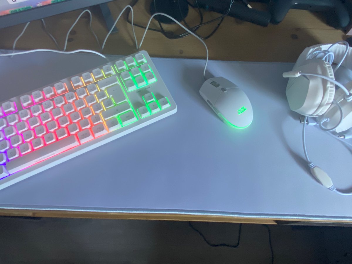 Bien reçu ! 
Merci à <a href="/Ts4Esport/">TS4 eSport</a> &amp; <a href="/HERESYGear/">HERESY©</a> pour les produits !