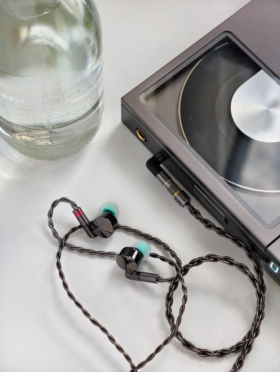 DUNU_Japan's tweet image. 週末の音楽タイム🎶🎶

#Dunu #CDplayer #ConceptR #IEM