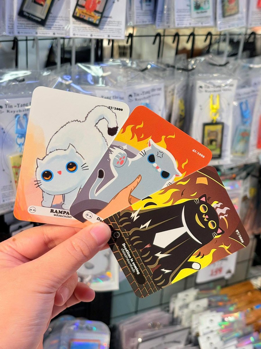 ให้คะแนนพลังความเกรี้ยวกราดไพ่สำรับไหนดีนะ?
💜01: The house cat - ใบที่ 17 พลังแมวเปรต!
🩵02: I'm your cat - ใบที่ 41 อย่ามาชี้นะ!
🩶03: The salary cat ใบที่ 97 เดดไลน์จะมาถึงแล้ว (โว๊ยยย!)
.
มาดูพลังแมวกันได้ที่บูธ C17-C18 
ที่งาน #ifartmarket5 น้าาา 🐈‍⬛🫣
.
#yinyangthecat