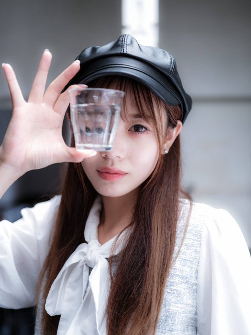 p/マッチ先生<a href="/Technoym0804u/">マッチ先生</a> 
コップに注いだお水の構図がとってもお気に入りなのです！新たな瞬間を教えて頂けて勉強になりました😳❗️
そして2度目の撮影嬉しかったです‼️😖
今回も雰囲気に合わせて色味も変えて下さり、どの部屋にも合った、素晴らしい作品となりました🙌✨
とにかくカッコイイです🥹