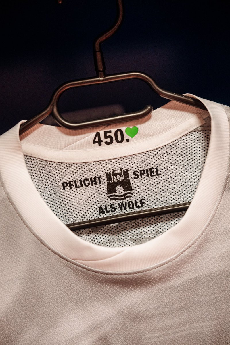 VfL Wolfsburg (@vfl_wolfsburg) on Twitter photo 4️⃣5️⃣0️⃣ x MR. WOLFSBURG 
#VfLWolfsburg 4️⃣5️⃣0️⃣ x MR. WOLFSBURG 
#VfLWolfsburg