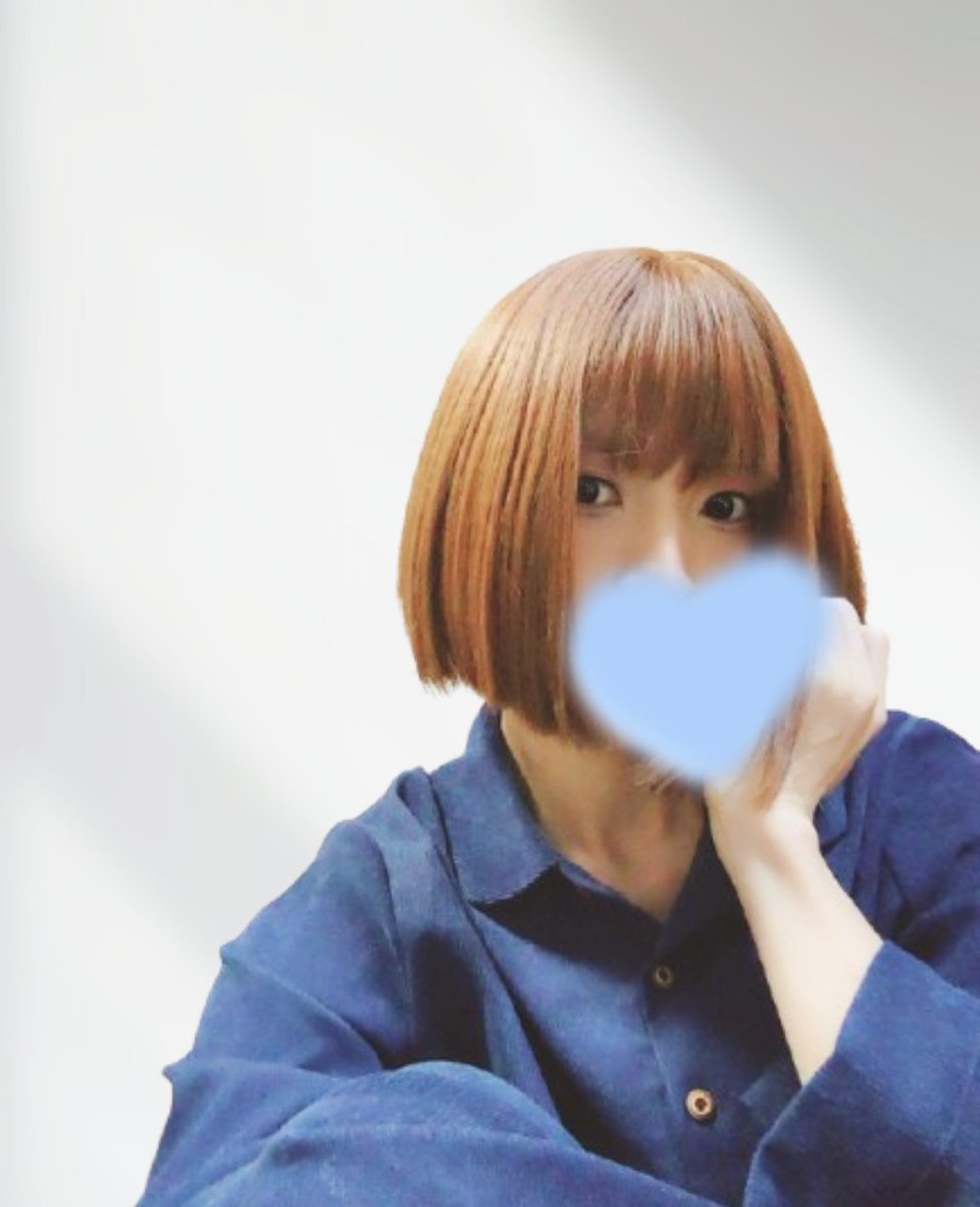 血迷って記念すべき1枚目で下着姿を晒してしまったので普通の写真も