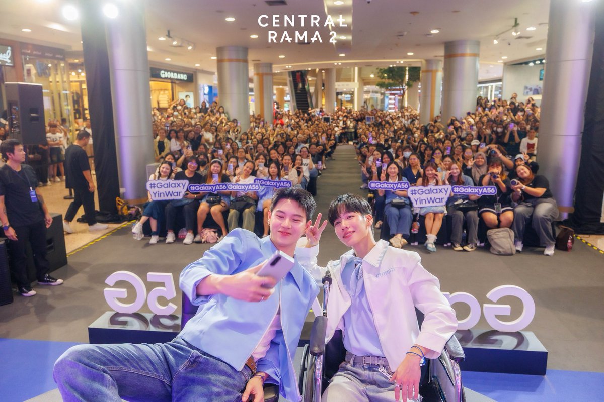 centralrama2's tweet photo. Selfie กันหน่อยยยย📸

#CentralRama2 
#GalaxyxYinWar #GalaxyA56
#หยิ่นวอร์ #YINWAR #warwanarat #yinyin_anw https://t.co/m9I1P5dOcb