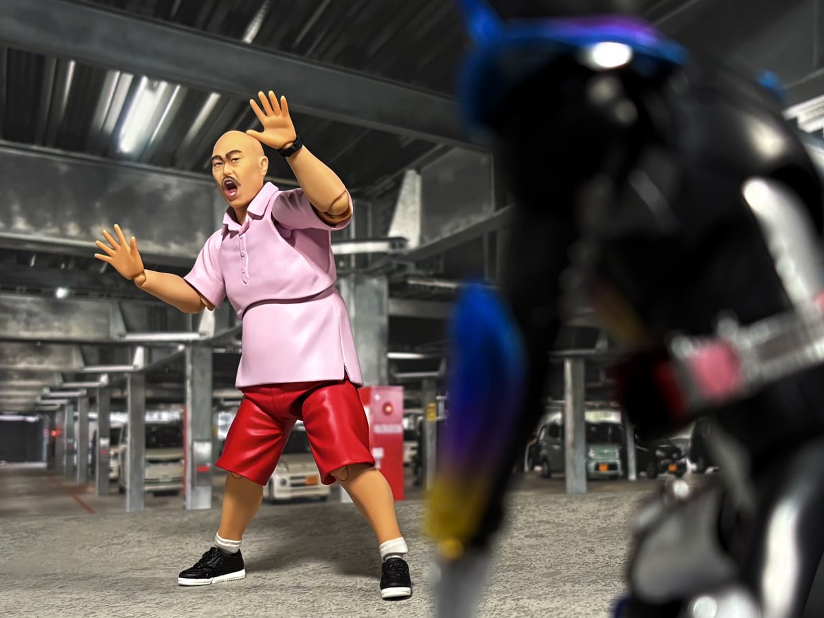 #夜のフィギュア撮影会
お題『フリー』

「ねぇ待って！わかったやめる！闇菓子やめるから！」