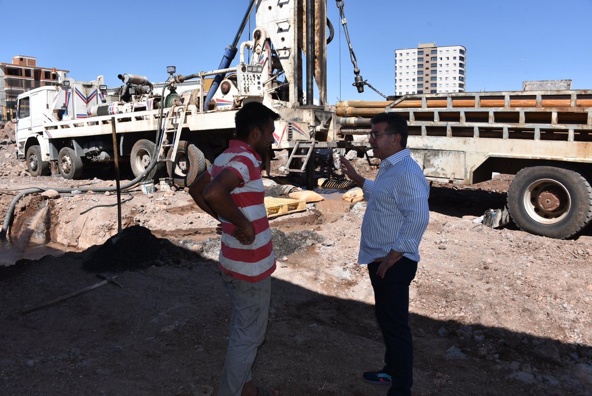 Hayırlısıyla başladık!
Kadınlar Hamamı inşaatımız tüm hızıyla sürerken, Spor Kompleksimizin tamamlanan inşaatı için de sondaj çalışmalarına start verdik. 

Her adımda Siverek’imizin geleceği için çalışıyor, sözlerimizi bir bir yerine getirmenin mutluluğunu yaşıyoruz.