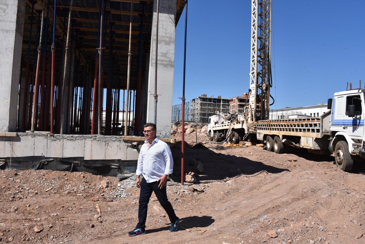 bucakalimurat82's tweet photo. Hayırlısıyla başladık!
Kadınlar Hamamı inşaatımız tüm hızıyla sürerken, Spor Kompleksimizin tamamlanan inşaatı için de sondaj çalışmalarına start verdik. 

Her adımda Siverek’imizin geleceği için çalışıyor, sözlerimizi bir bir yerine getirmenin mutluluğunu yaşıyoruz.

Yaşanılabilir Siverek için yorulmadan emin adımlarla yolumuza devam ediyoruz. 

@RTErdogan 
@Akparti 
@eyupkadirinan 
@mustafademir 
@tugbaisikercan 
@abuyukgumus 
@avyusufibis 
@milhamigunbegi 
@Cengizozeyran82 
@akpartiurfa 
@aksiverek
@bybekirbozdag 
@AEminOnenOfis 
@ProfDrDusak 
@malicevheri 
@CYAZMAC 
@ibrahimeyyupogl 
@HikmetBasak_63 
@av_mfaruk