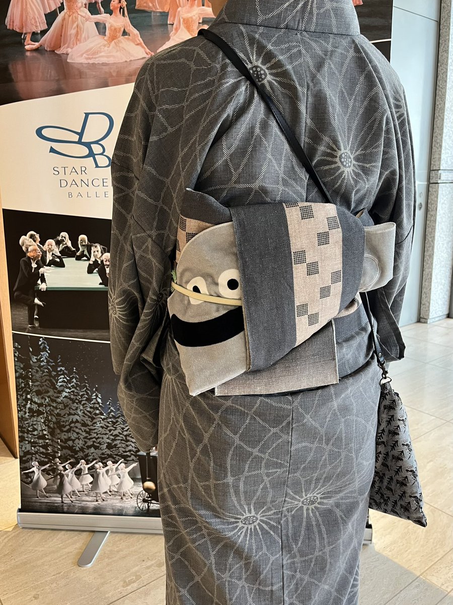 ドラクエバレエの会場でとっても素敵なはぐれメタル帯のお姉さんがいらっしゃったので、お写真撮らせていただきました🥹✨✨かわいい〜🥰