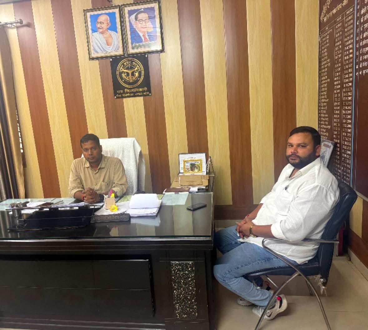 आज गोला तहसील (लखीमपुर) के उपजिलाधिकारी भाई युगान्तर त्रिपाठी जी से औपचारिक मुलाक़ात की।
