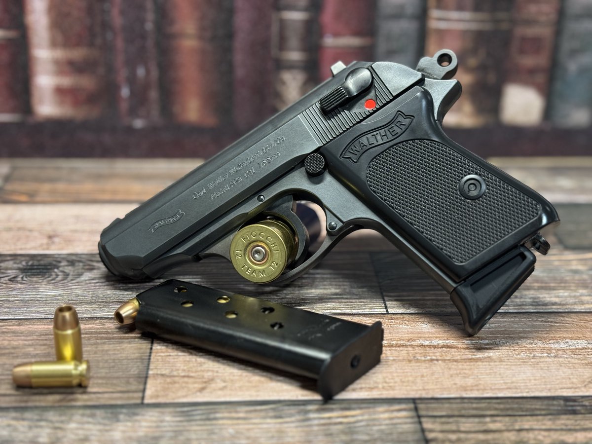 kosotto's tweet photo. マルシン　ワルサーPPK
手のひらサイズのカッコ可愛いやつ。
快音だしカートの飛びも良い。
途中でスライドストップかかっちゃうのは何でだろう。
#モデルガン https://t.co/n2unHrJqpt