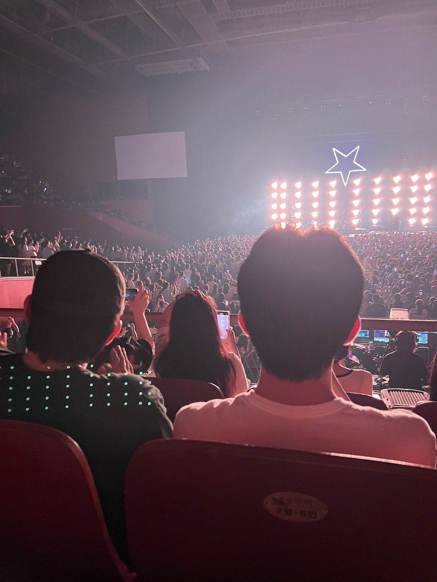 🔒이 날 찍힌 사진 볼 때 마다
"성짅🖤도욵 둘 만의 비밀데이트 현장 포착"
<< 같은 기사 제목만 생각남...