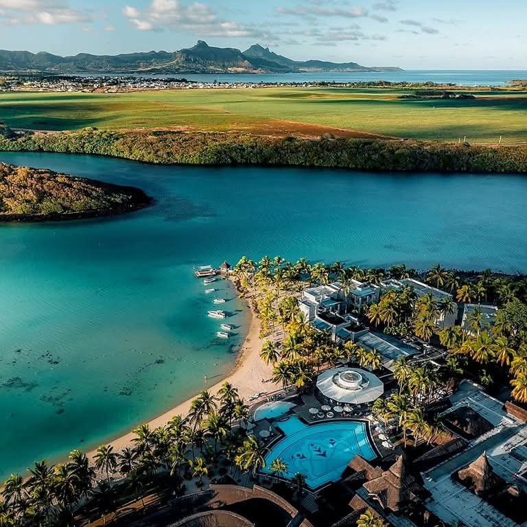 TAGTravel_Za's tweet photo. Set on a private peninsula lapped by the Blue Bay Marine Park and famous for its precious sealife, the Shandrani Beachcomber has three different beaches to explore.

WEEKEND VIBES READY - Book Now!!
🔅quote@beachtag.co.za
📞+27117595100

#BeachcomberExperience #mauritiusexplored https://t.co/7ojTJALpjq