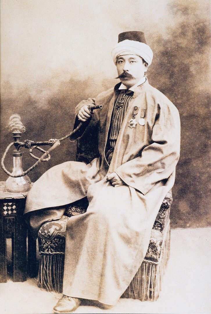 Japon işadamı Torajiro Yamada tarafından Sultan II. Abdülhamid'e hediye edilen Japon zırhı, Ankara Palas Müzesinde sergilenmektedir. Yamada, 1892-1905 arasında İstanbul'da kalmış, Türkçe öğrenmiş ve fahri konsolos işlevi görmüştür. Harbiye öğrencilerine Japonca ders verdi.