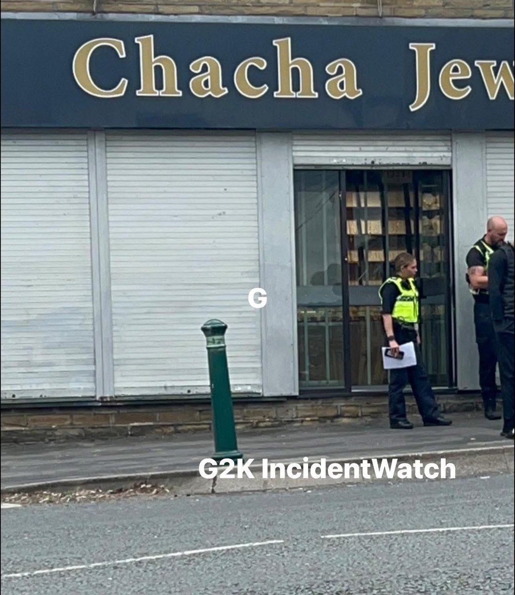 Police called to reported #robbery at Bradford #Jewellers

The emergency services are responding to reports of a serious incident at a #Bradford Jewellers.

The incident at the shop on Great Horton Road was reported after midday today. 

Multiple police resources are at the scene