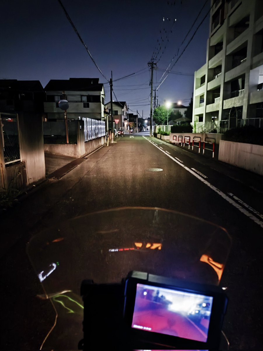 taka48831900's tweet photo. 下道オンリー380kmと自己最長距離をまた更新🏍️
燃費32.2km/Lと156号の事故渋滞に嵌った割には良い燃費や🐧
久しぶりに夜になったのでフォグランプの効果を味わうVERSYSXはロービームが弱くて手前がマジで暗いんよな、ロービームなのに🐣
高さがあるからしゃーないか?
#バイク
#ツーリング
#VERSYSX https://t.co/ipNaRAe4QV