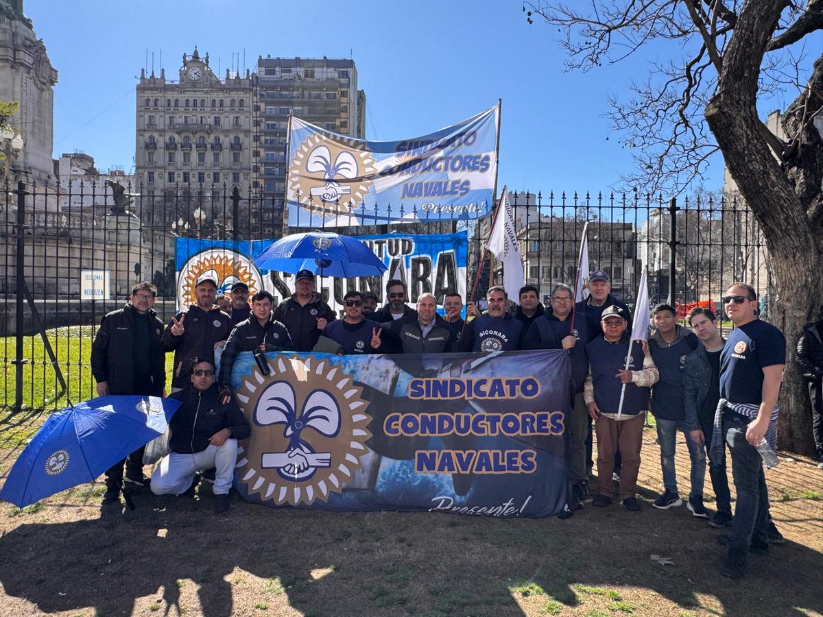 El Sindicato de Conductores y Motoristas Navales de la República Argentina (SICONARA), conducido por Mariano Vilar, celebró el rechazo de Senadores del DNU que impulsaba la desregulación de la Marina Mercante. + Info y tel p/notas MARIAPRESS.COM
<a href="/siconaraok/">SICONARA</a>
