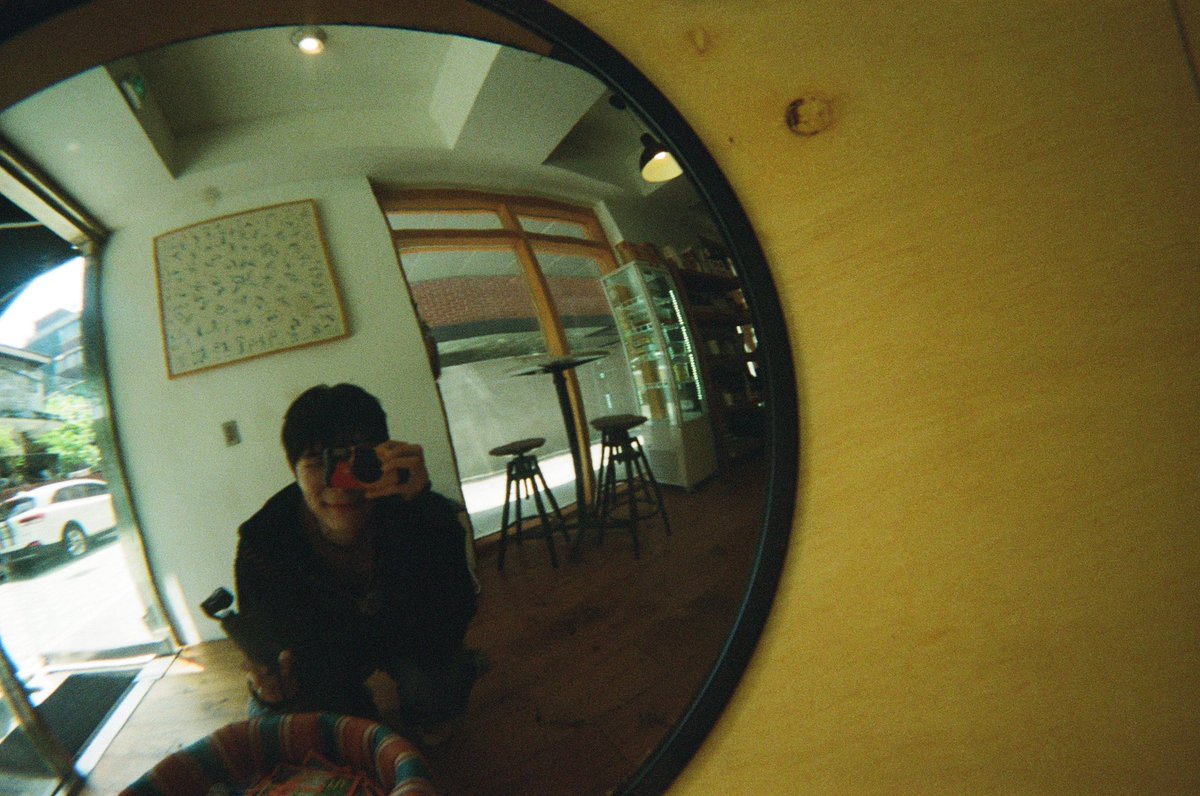 the_verivery's tweet photo. [💌] 동헌이의 시선으로 담은 MZ한 하루📸😎  #베리베리 #VERIVERY #VRVR #HAPPYDONGHEONDAY #큐티섹시허니야_생일축하해 #오늘_동헌이_생일이라고_했지했지 https://t.co/TJlUryrv18