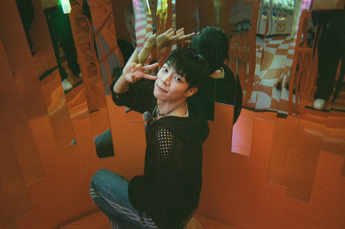 the_verivery's tweet photo. [💌] 동헌이의 시선으로 담은 MZ한 하루📸😎  #베리베리 #VERIVERY #VRVR #HAPPYDONGHEONDAY #큐티섹시허니야_생일축하해 #오늘_동헌이_생일이라고_했지했지 https://t.co/TJlUryrv18