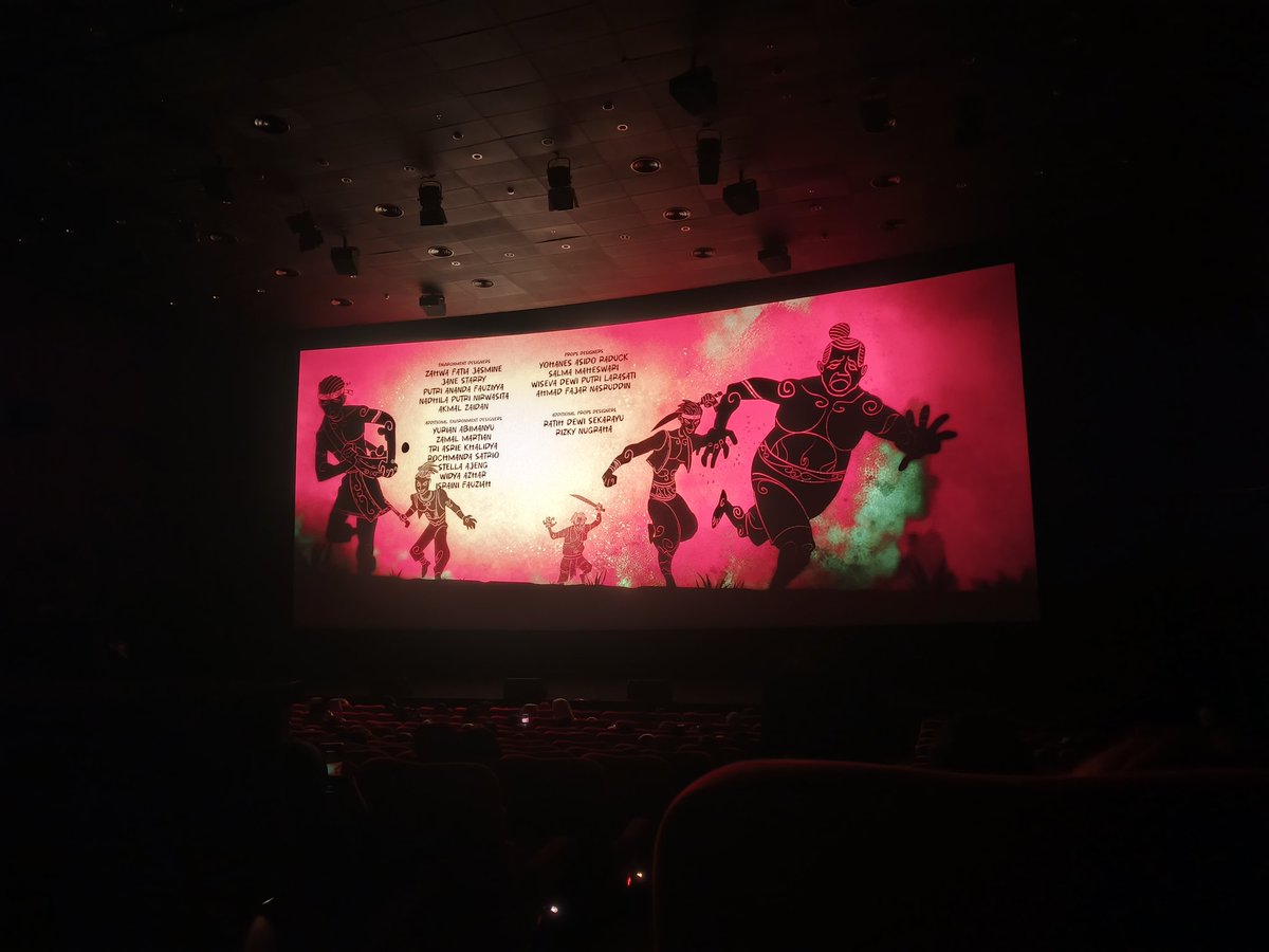 Menghadiri undangan Gala Premiere film Panji Tengkorak.