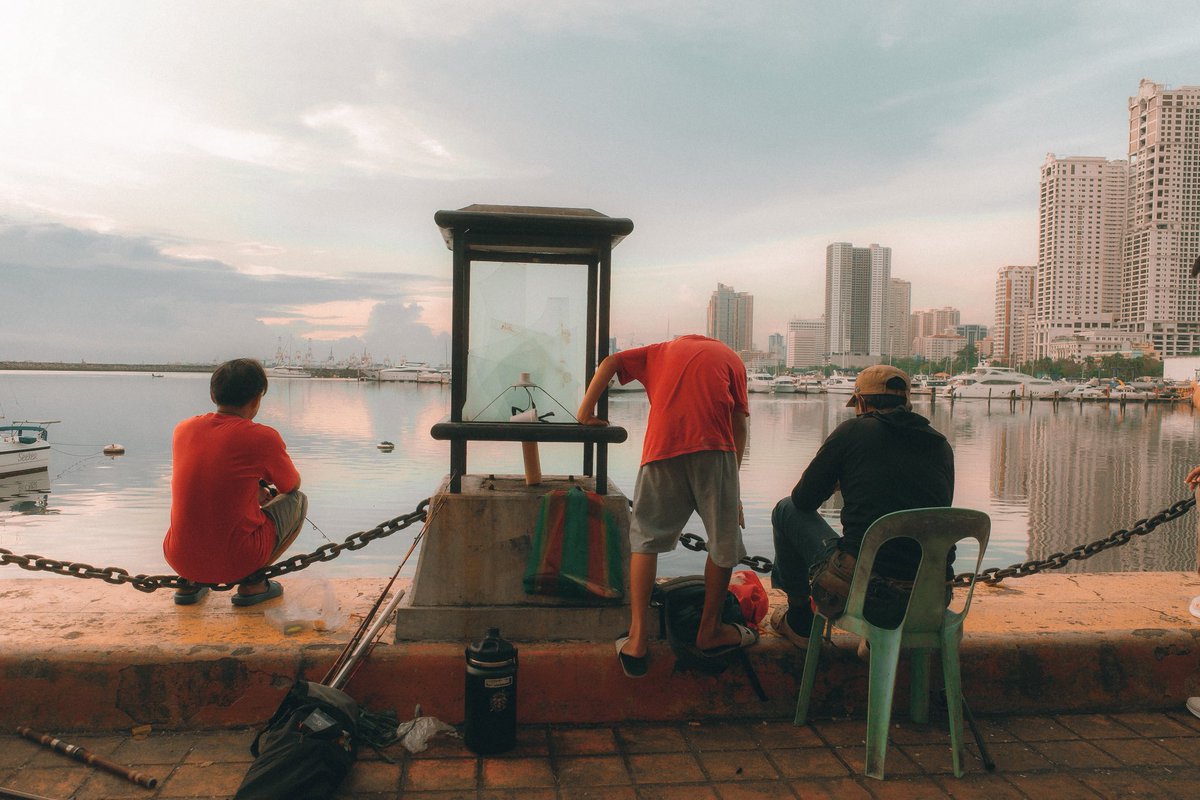 ronypoop's tweet image. Sunset 📍Manila Bay