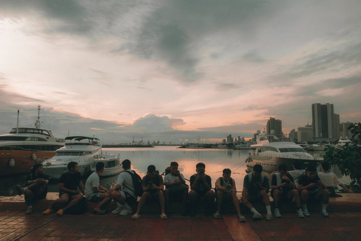 ronypoop's tweet image. Sunset 📍Manila Bay