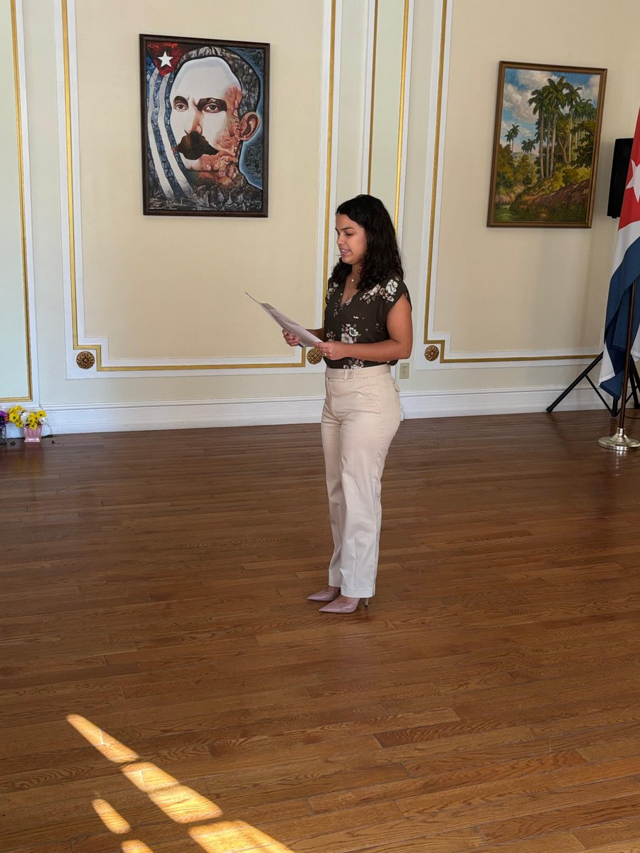 El colectivo de <a href="/EmbaCubaEEUU/">Embajada Cuba EEUU</a>  conmemoró el 65 aniversario de la Federación de Mujeres Cubanas.

 La <a href="/FMC_Cuba/">FMC de Cuba</a>  mantiene entre sus objetivos fundacionales la lucha por la plena igualdad de género y el empoderamiento de la mujer.

prensa-latina.cu/2025/08/22/cel…

#Cuba #FMC65