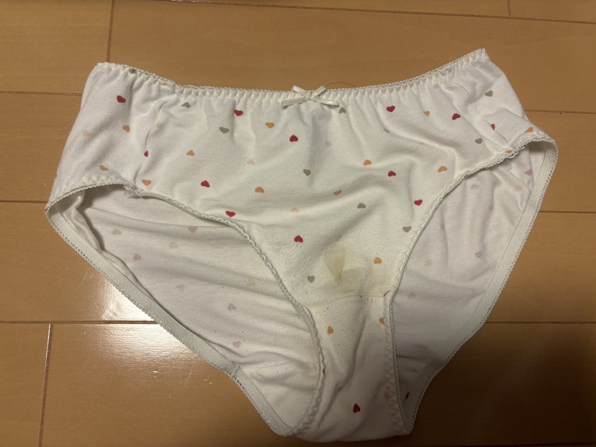 omo0611's tweet photo. おしっこ、ちょっとだけ
おちびりしちゃた
おしりぺんぺんとか
クリちゃんいじめて欲しい
(/ω＼)

パンツのみだけど
一応フィルター https://t.co/eeeSGfVDxy