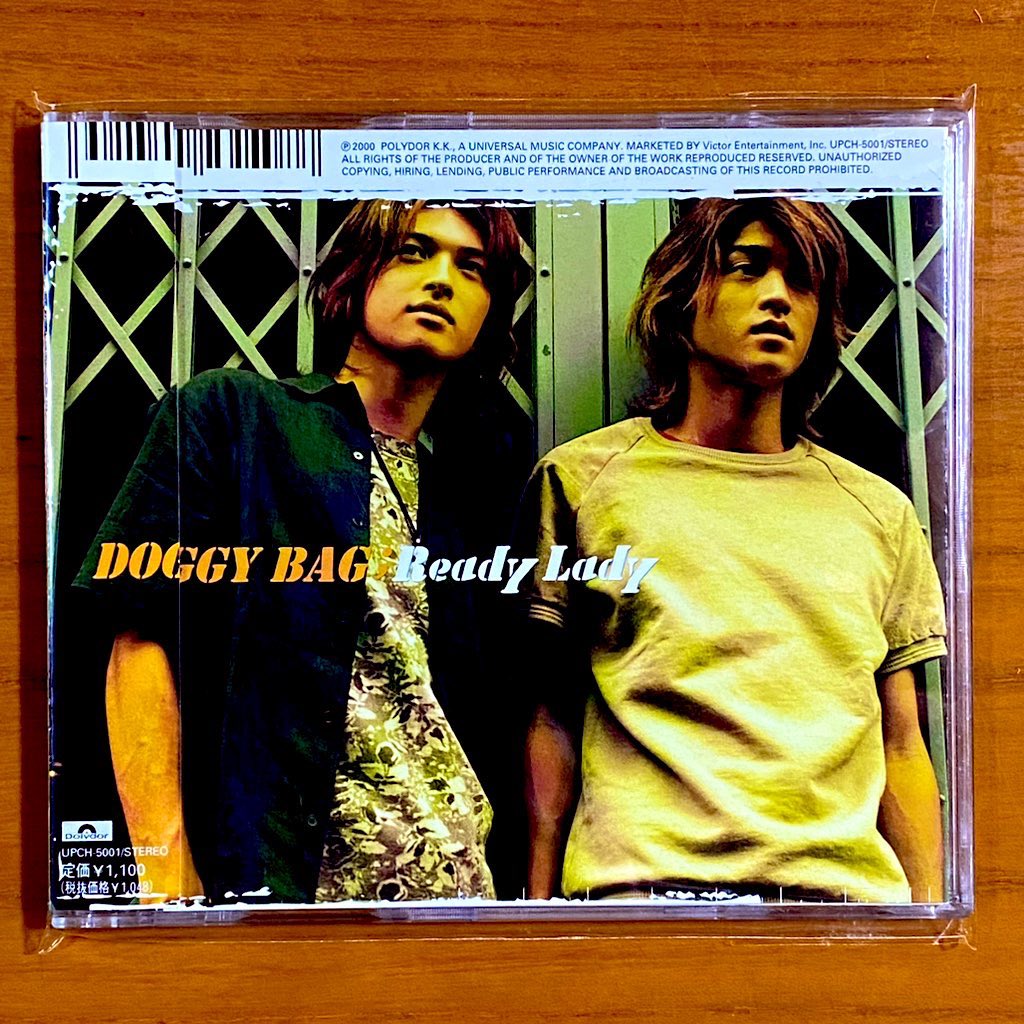 astromaniax26's tweet photo. 本日で発売から25年！！！

2000年8月23日 発売

【Ready Lady/DOGGY BAG】

告知ポスターとCD

オリコン最高30位

兄弟ユニット

2000年にデビューしてその年に
シングル5枚・アルバム2枚リリースという
超ハイペースな活動

しかし売れなかった…

#DOGGYBAG
#ReadyLady
#4thシングル
#ポスターとCD https://t.co/qJPNnXuFTF
