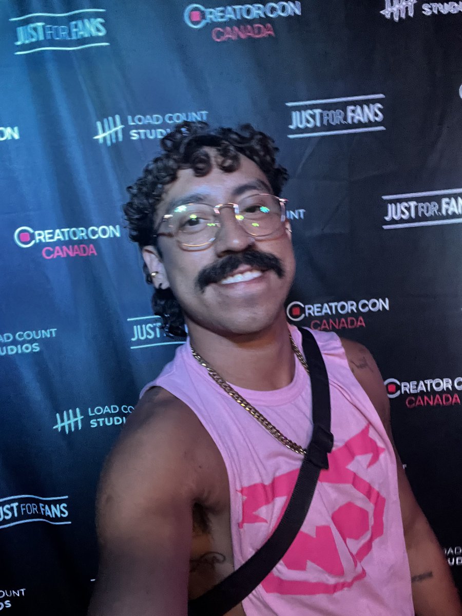 Amazing night <a href="/Creatorconcan/">Creator Con Canada</a> <a href="/loadcountstudio/">Load Count Studios</a> incredible work, show and everthing, happy to see all my sexy guys again and talk to make some hot videos for <a href="/OnlyFans/">OnlyFans</a> <a href="/JustForFansSite/">JustForFans</a>
