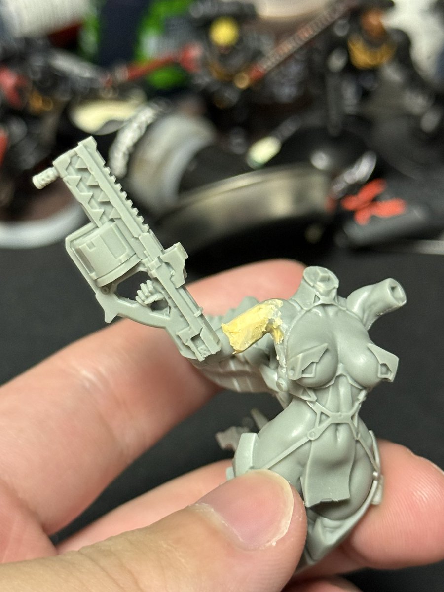 pramo_for_u's tweet image. 良い感じに固まってきてたんでデザインナイフで荒削り！！
定着してて一安心