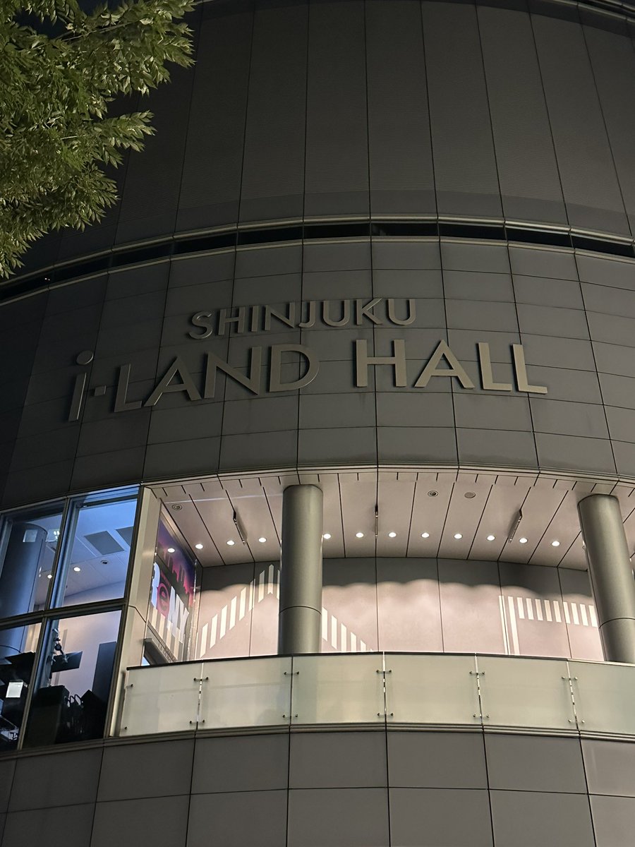 ご無沙汰です。
今日はDASEINのライブへ。少しお手伝いも。DASEIN25周年。25年前はローディーやってたんですね。楽しい思い出ばかり。歴代のローディー集まったり、サポートメンバーさんも当時のメンバーさんが出たりと、同窓会みたいで楽しい時間でした。師匠、またゆっくり会いましょう。

#DASEIN