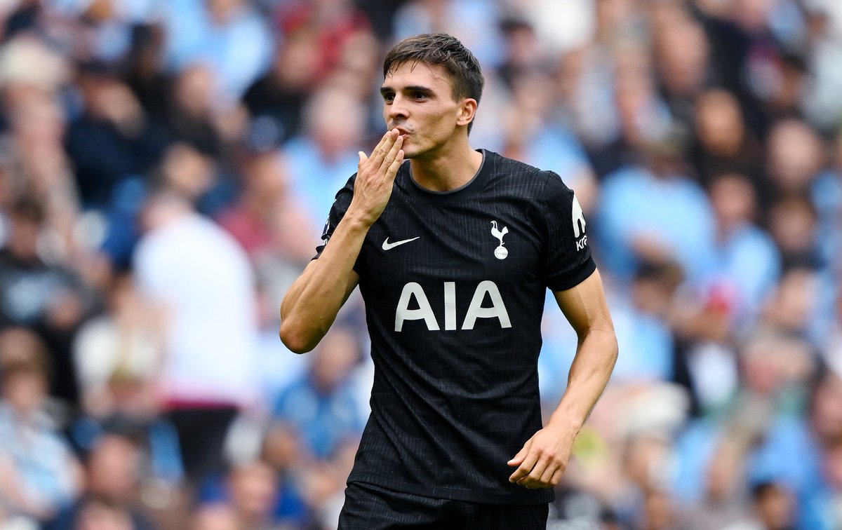 FabrizioRomano's tweet image. ⚪️🇵🇹 João Palhinha scores his first goal as Tottenham player making it 2-0 vs Man City!

Loan signing already working very well. 📬