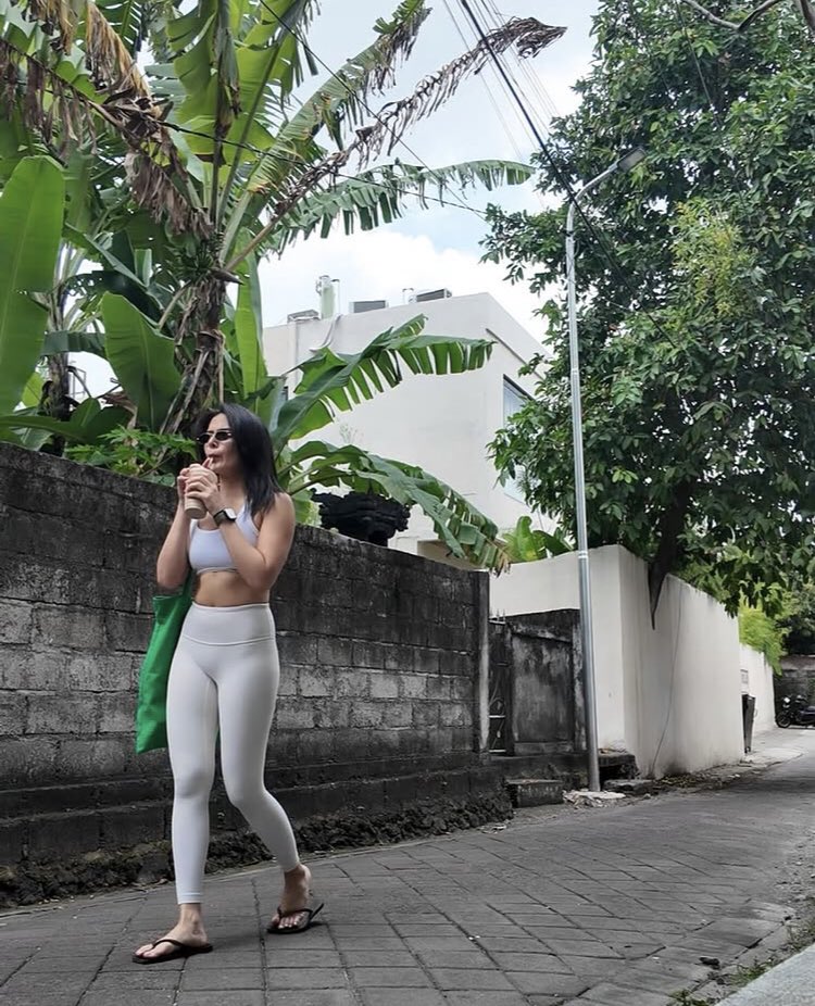 bianchives's tweet photo. bianca umali in bali, indonesia 🇮🇩 https://t.co/MMlX4gmyVC