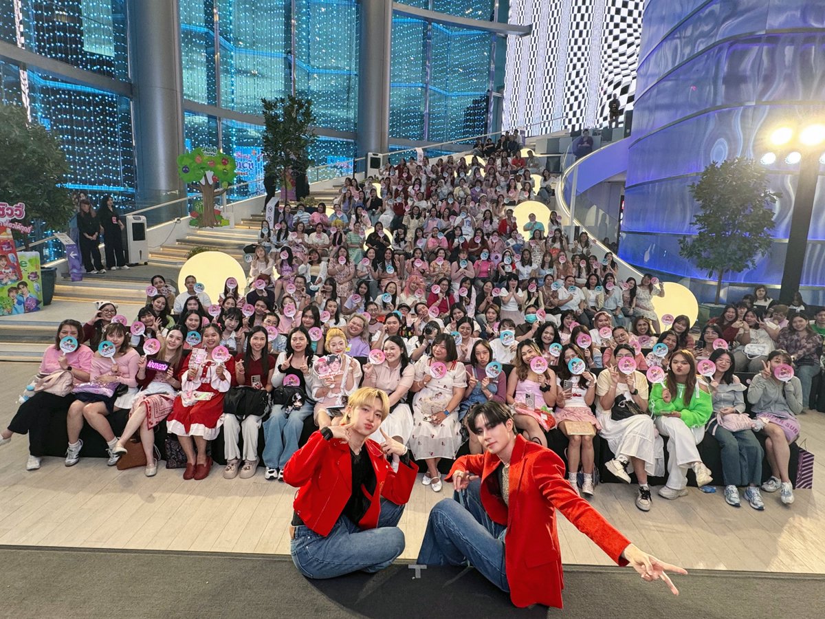 ขอขอบคุณ <a href="/jeleclub_th/">Jele Beautie Club</a> ที่ให้เกียรติ “ซี” <a href="/zee_pruk/">Z</a> และ “นุนิว” <a href="/CwrNew/">NuNew</a> ได้มาร่วมกิจกรรมสนุก ๆ ในวันนี้ รวมถึงให้ “ป๊อบปี้” <a href="/poppylhh/">PoppyLhh</a> ได้มารับหน้าที่พิธีกรในวันนี้ด้วยนะคะ 🥰

ขอขอบคุณแฟน ๆ ทุกคนที่มาเจอกัน รวมถึงแฟน ๆ ที่ส่งกำลังใจมาให้หนุ่ม ๆ ดูมันดิด้วยนะคะ 🫶🏻✨️