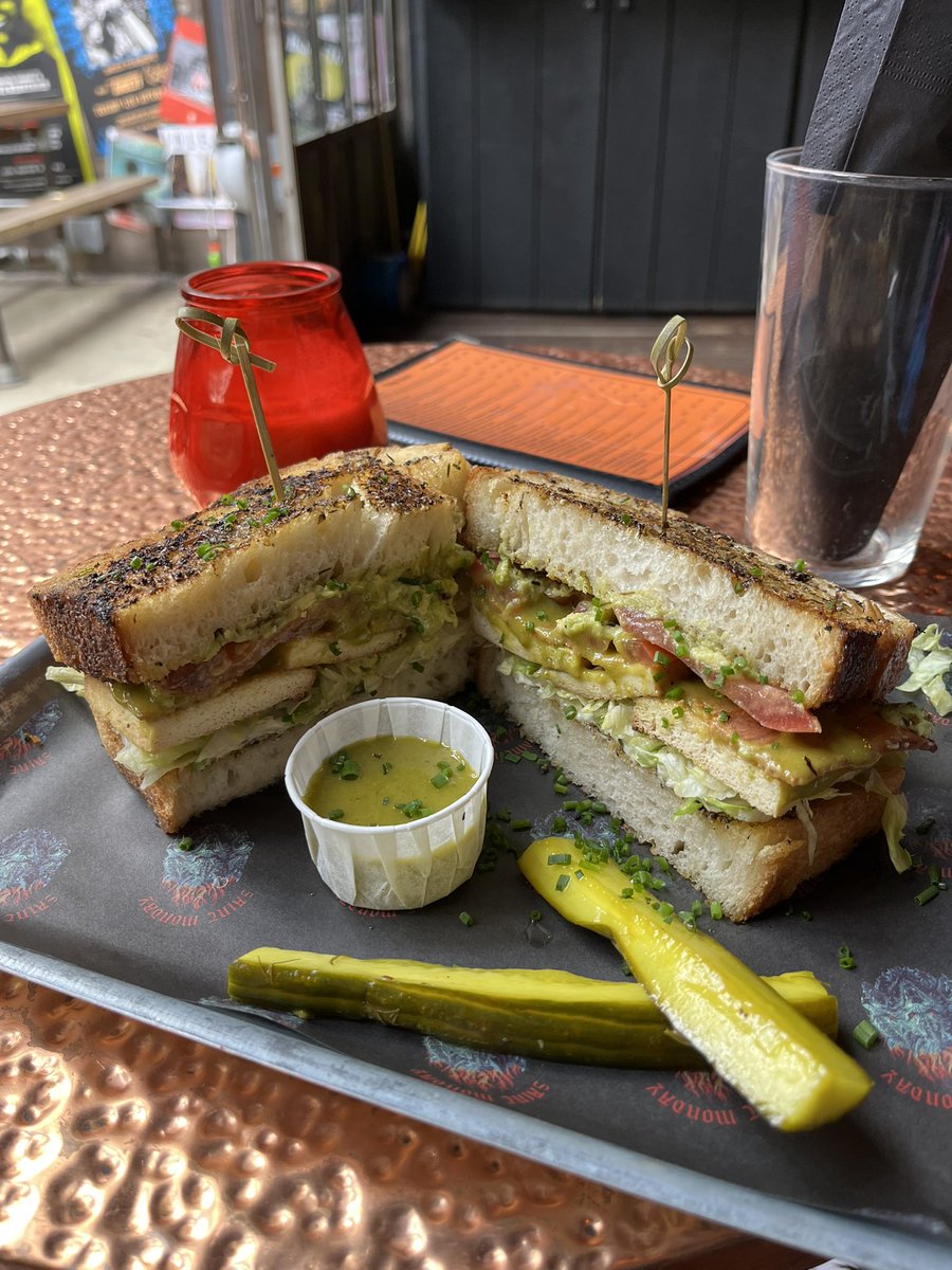 HanBanBakery's tweet image. Thank you @FatGayVegan for the heads up about @SaintMondayBrew. This place just blew my mind and taste buds!