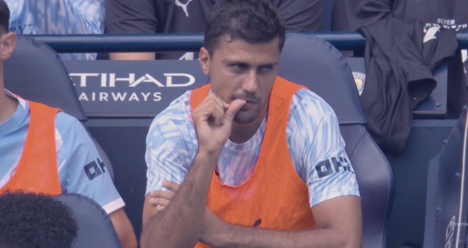Rodri watching Spurs go 2:0 up at half time 😹
#MCITOT