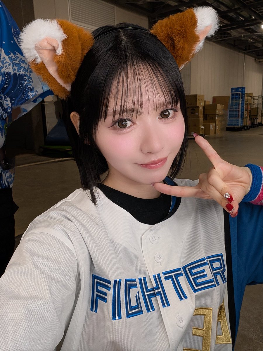 鎮西寿々歌(FRUITS ZIPPER) (@suzuka_fz1124) on Twitter photo ⚾️TOMAKOMAI MIRAI FEST 2025 ×ファイターズ 超夏祭り⚾️
ゆいちゃんのかわいくかっこいいファーストピッチをみんなで見届け、きつねダンス・YMCAを踊らせていただきました🦊✨
天王山で球場の熱気も高い中、私たちのパフォーマンスをお届けできて、とっても嬉しかったです!!💙
<a href="/FightersPR/">北海道日本ハムファイターズ公式</a> ⚾️TOMAKOMAI MIRAI FEST 2025 ×ファイターズ 超夏祭り⚾️
ゆいちゃんのかわいくかっこいいファーストピッチをみんなで見届け、きつねダンス・YMCAを踊らせていただきました🦊✨
天王山で球場の熱気も高い中、私たちのパフォーマンスをお届けできて、とっても嬉しかったです!!💙
<a href="/FightersPR/">北海道日本ハムファイターズ公式</a>